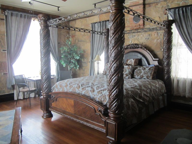 FlatIron Historic Sandstone Inn: 745 N River St, Hot Springs, SD 57747